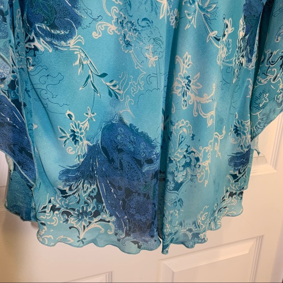 Dressbarn Beautiful Blue Flowy Top Size 1X - Picture 3 of 7